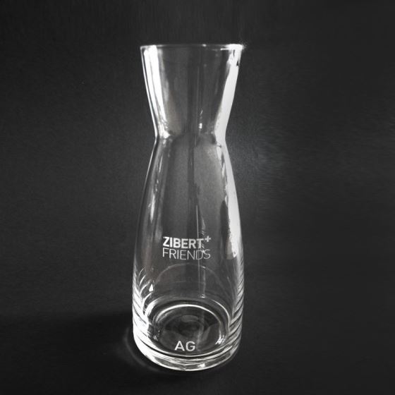 botella de vidrio grabada con láser