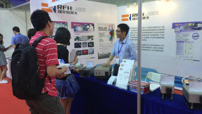 Un cliente de Singapur compra el láser UV RFH para el marcado de cerámica