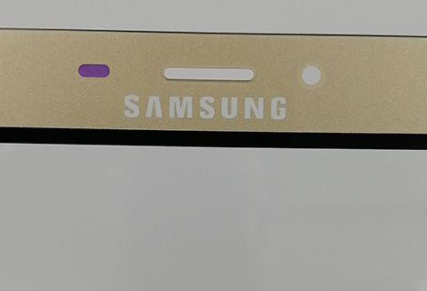 pintura descascarada con láser de estado sólido bombeado por diodos en el protector de pantalla del teléfono