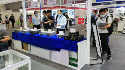 Espectáculo de láseres de estado sólido RFH en la exposición Sino-pack 2021