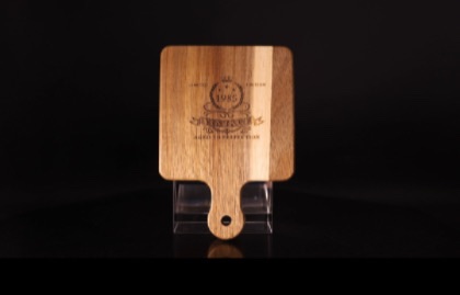 Precisión y profundidad: grabe detalles impresionantes en madera con el láser UV F9