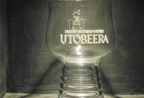copa de vino con logotipo grabado con láser verde de 532 nm