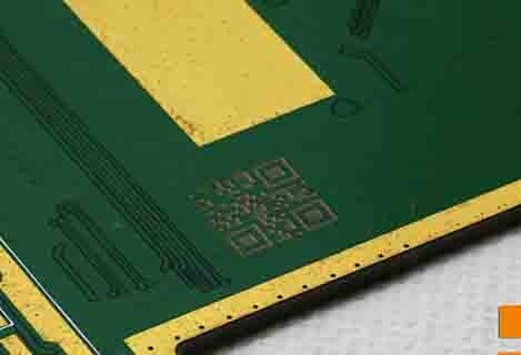 Código QR de grabado láser uv de alta potencia en la placa de circuito PCB