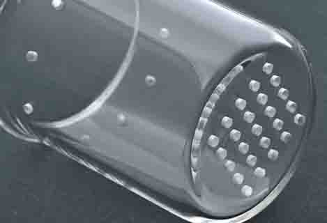 Los láseres verdes de nanosegundos perforan vidrio templado