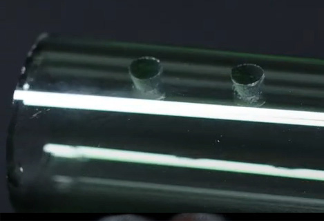 Perforación láser en tubo de vidrio con láser uv RFH 10W dpss